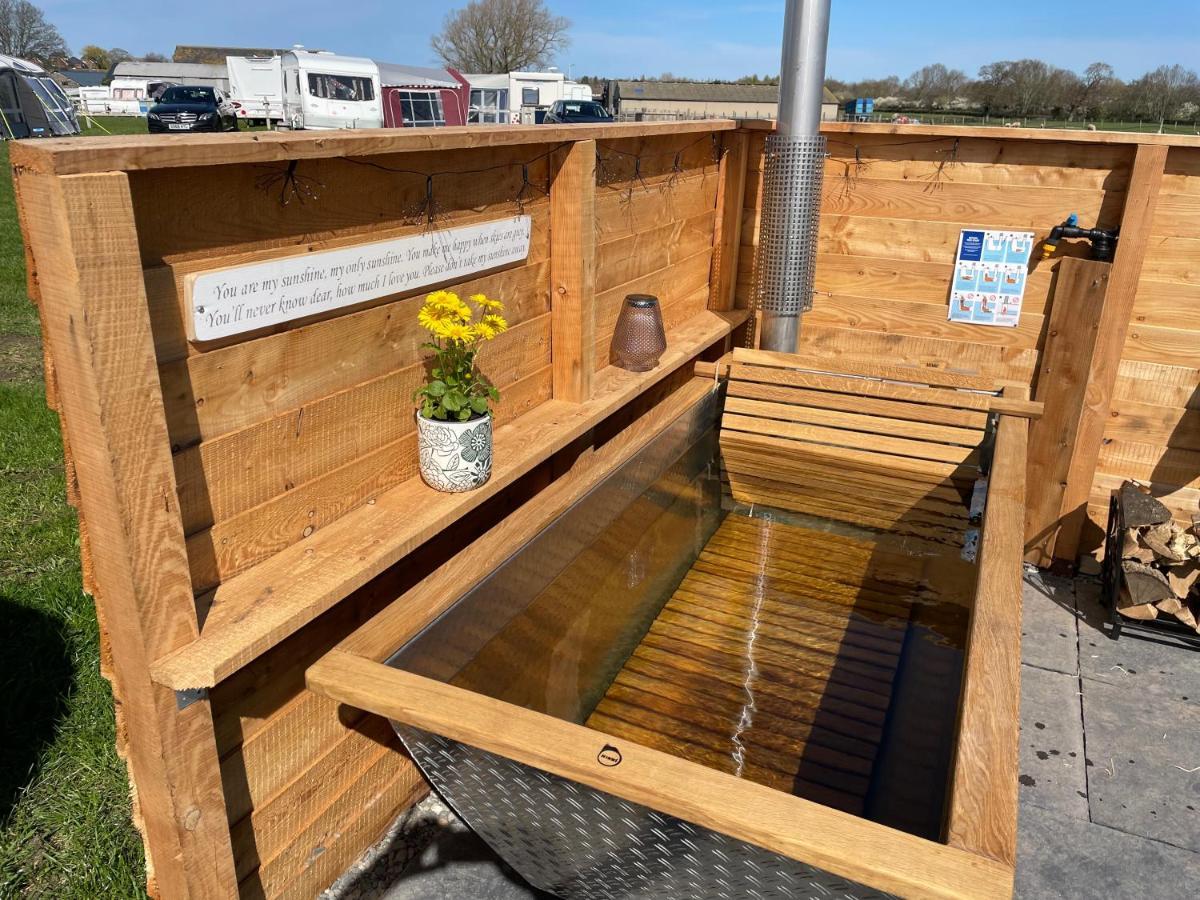 Abbey Farm Luxury Glamping Hotel Rhuddlan Kültér fotó