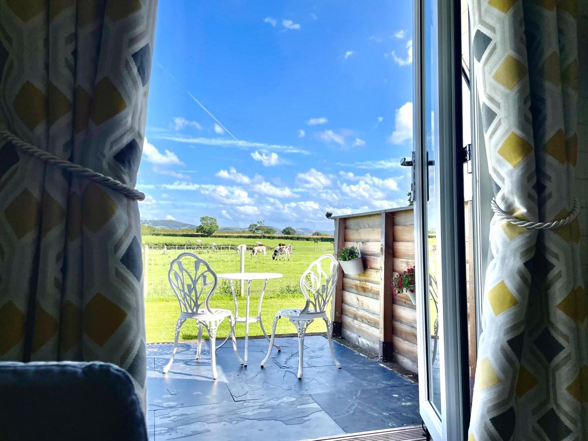 Abbey Farm Luxury Glamping Hotel Rhuddlan Kültér fotó